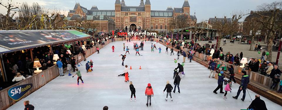 アムステルダムの冬の風物詩アイススケートリンク