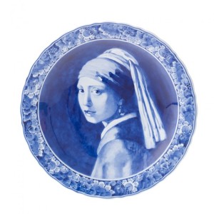 Delft_Plate_Girl_with_earri-560x560