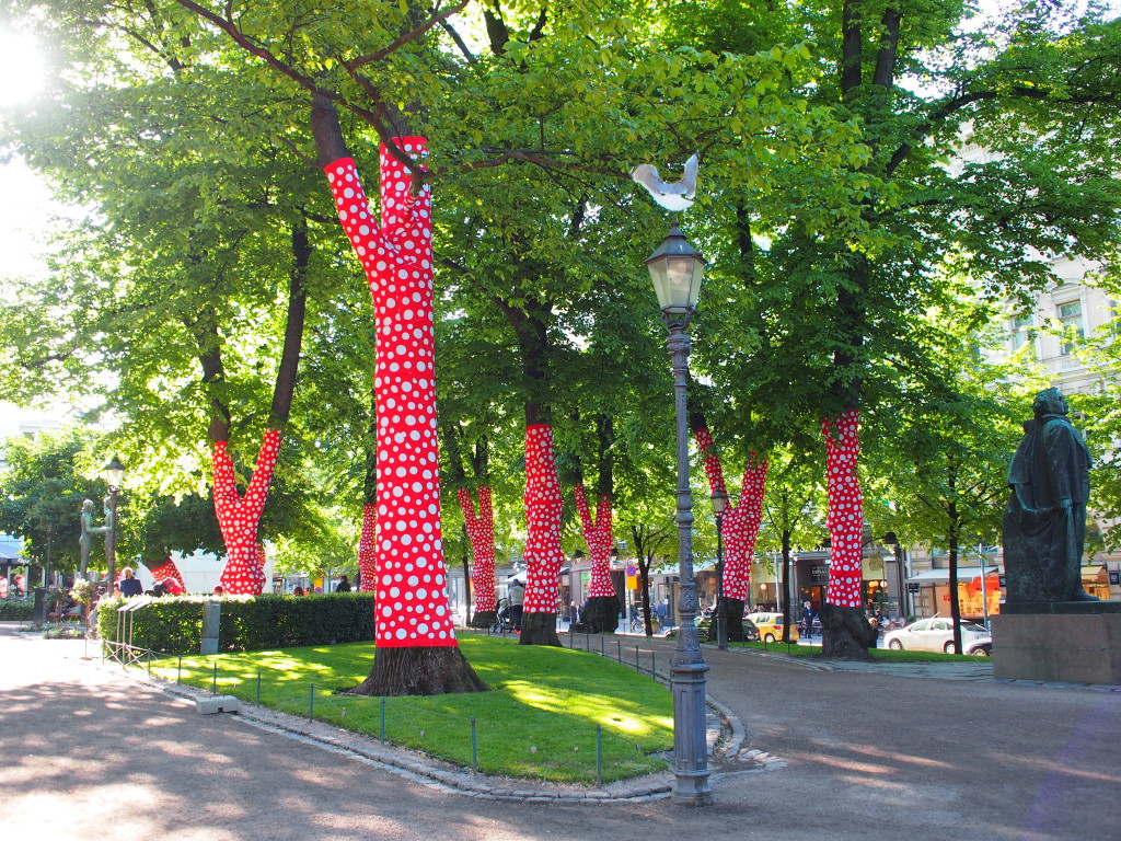 芸術の秋は、ヘルシンキで草間弥生の作品に出会おう!